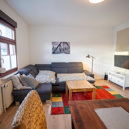 Haus Unterm Mammutbaum - Elberadweg Apartment Magdeburg Bagian luar foto