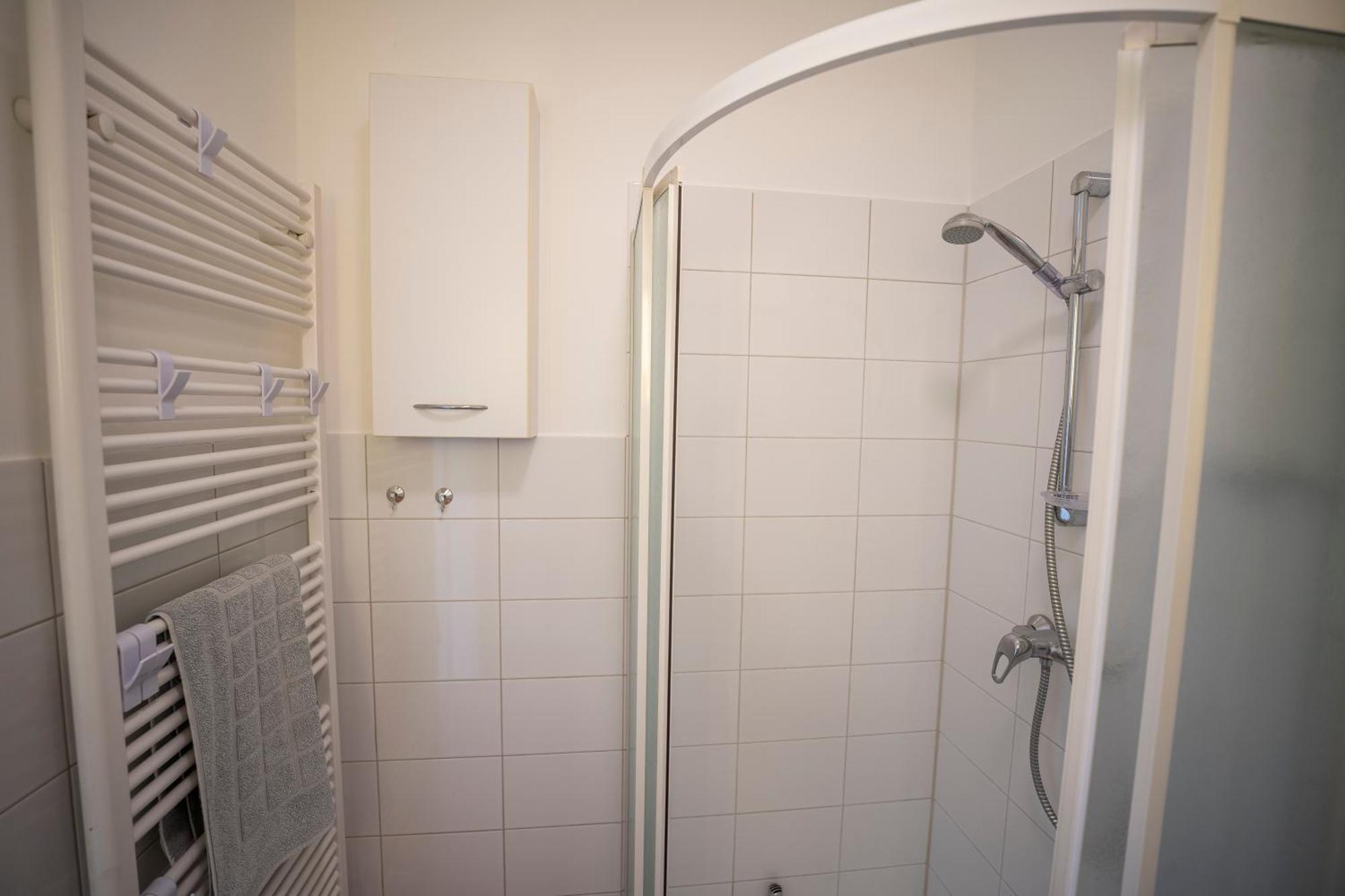 Haus Unterm Mammutbaum - Elberadweg Apartment Magdeburg Bagian luar foto