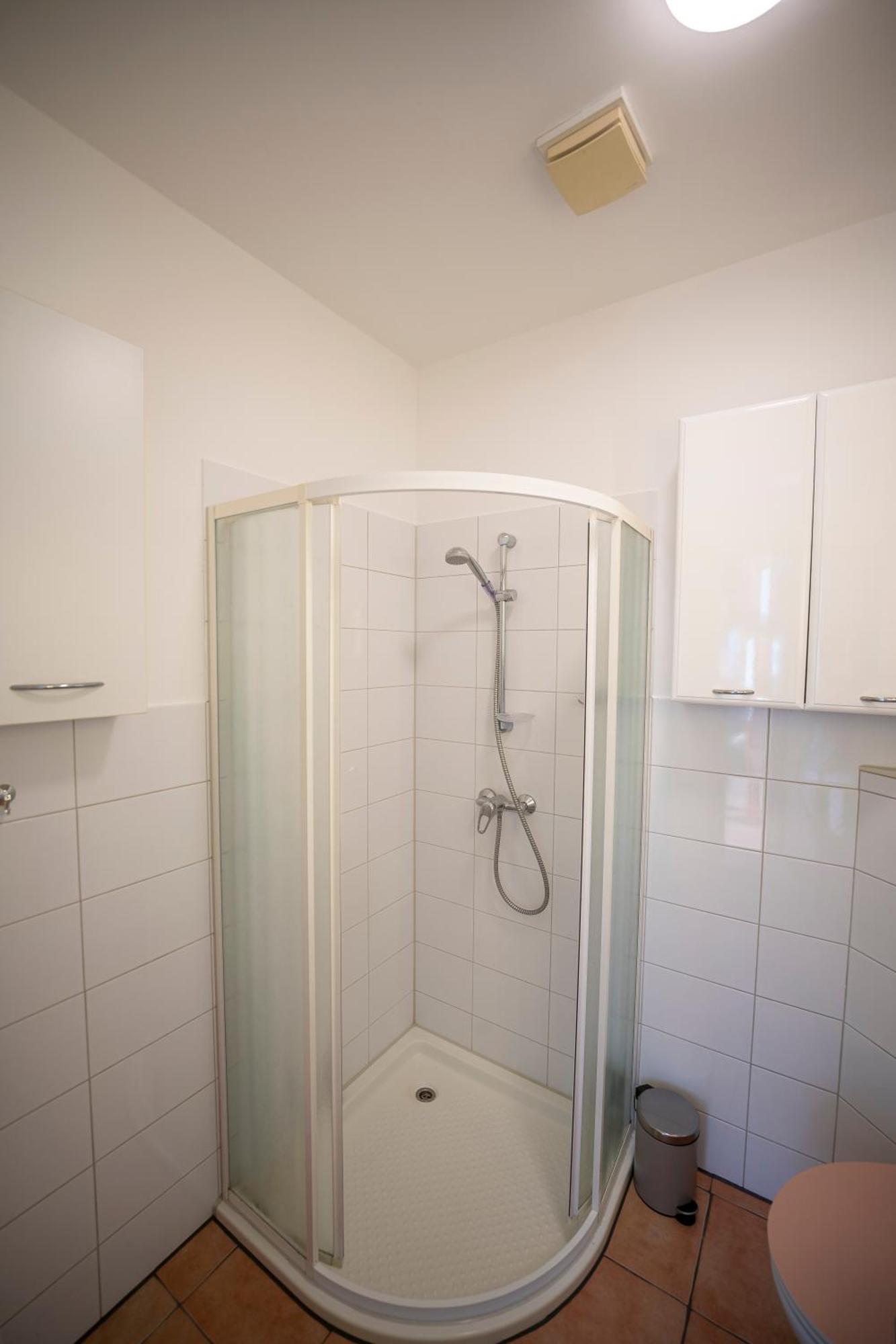 Haus Unterm Mammutbaum - Elberadweg Apartment Magdeburg Bagian luar foto