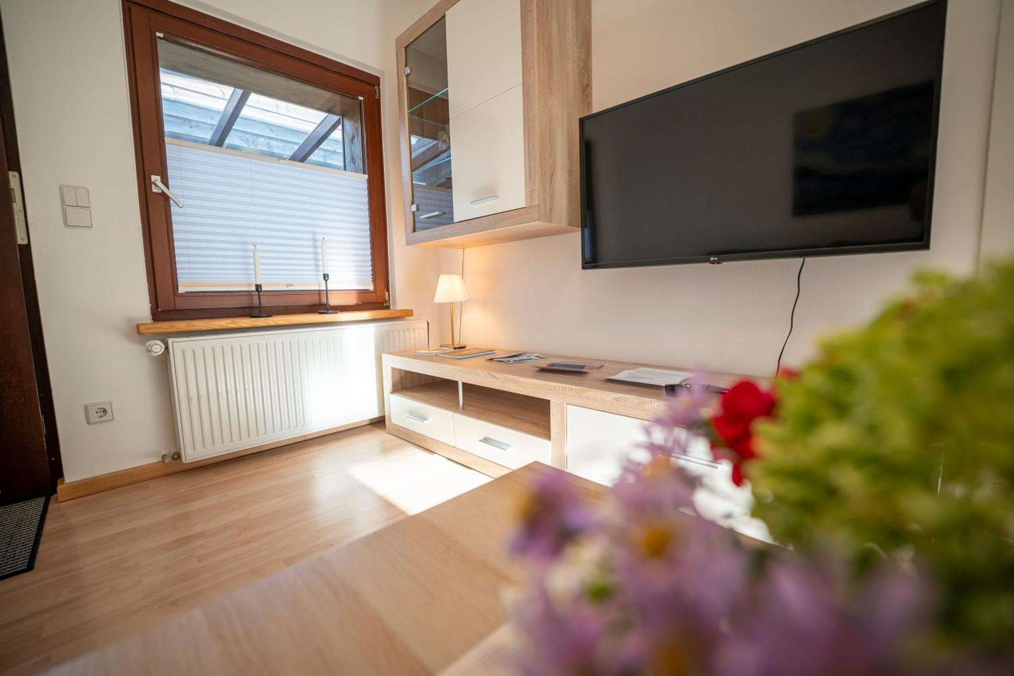Haus Unterm Mammutbaum - Elberadweg Apartment Magdeburg Bagian luar foto
