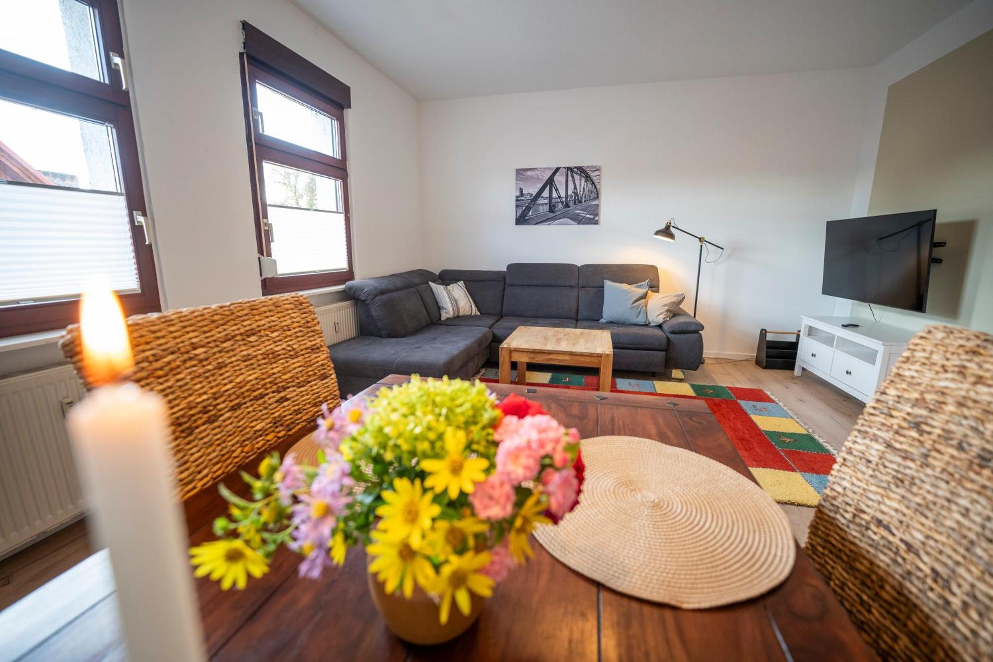 Haus Unterm Mammutbaum - Elberadweg Apartment Magdeburg Bagian luar foto