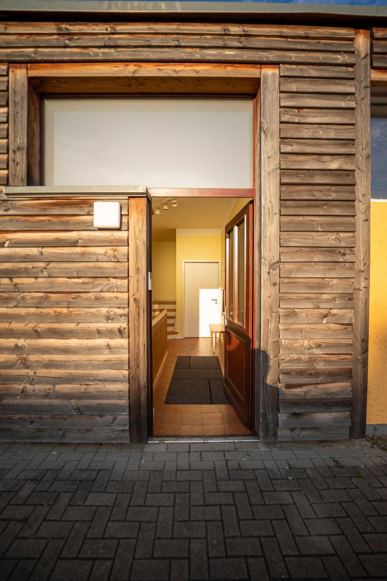 Haus Unterm Mammutbaum - Elberadweg Apartment Magdeburg Bagian luar foto